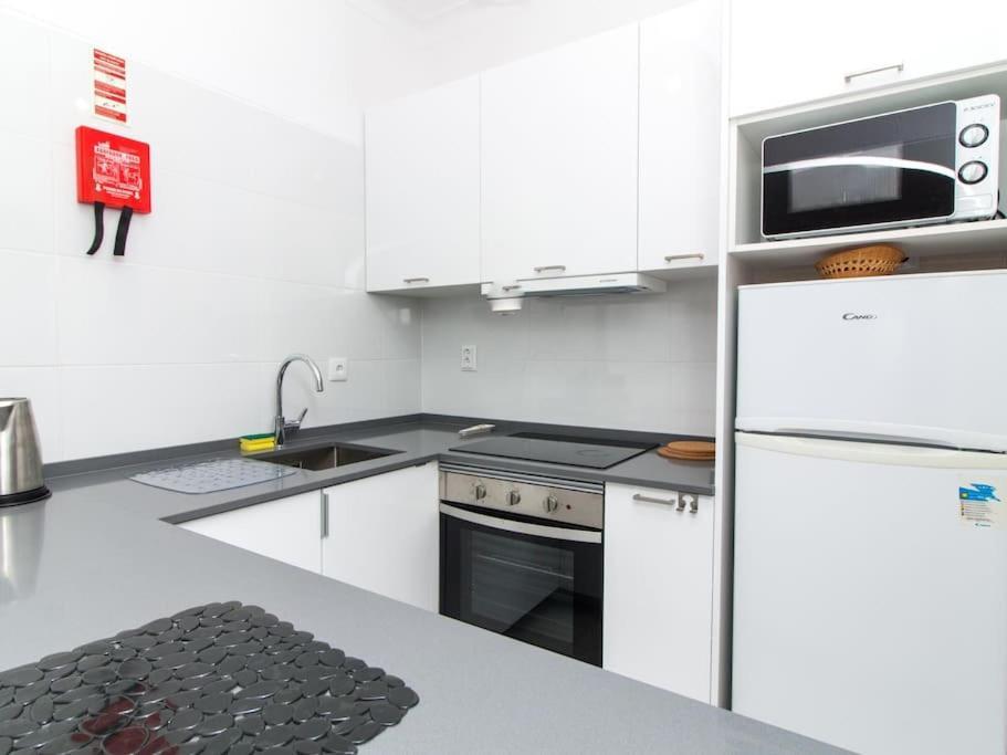 Central Apartment - Pool And Sea View & Albufeira Center מראה חיצוני תמונה